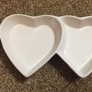 IQ Accessories white double heart ceramic dish
